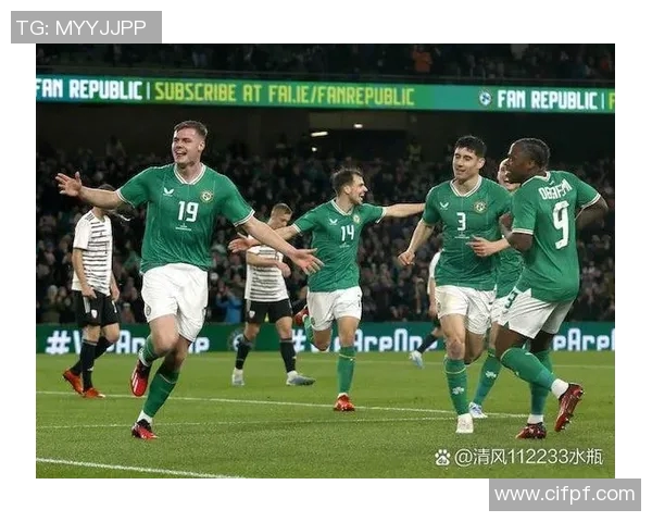 足球明星与中国女孩甜蜜亲吻瞬间引发热议，爱情跨越国界的美好故事